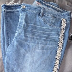 Laurie Felt Blue Ankle Jeans with Sequin Detail, stretchy and so comfortable